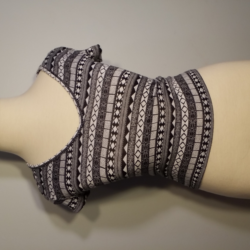 3/$25 AEROPOSTALE Tribal Geometric TSHIRT TOP S black white Stretch cap sleeve